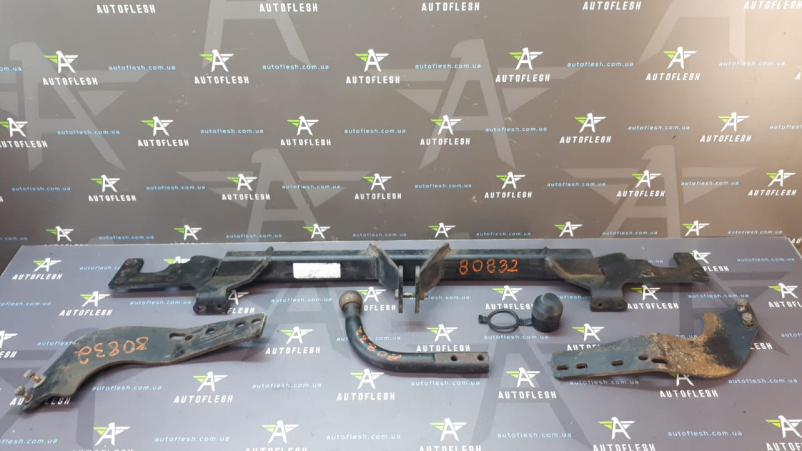 Б/у фаркоп для Citroen C4 Grand Picasso Б/у фаркоп для Citroen C4 Grand Picasso