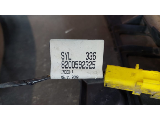 Б/у бампер передний в сборе 8200592325 для Renault Scenic II Б/у бампер передний в сборе 8200592325 для Renault Scenic II