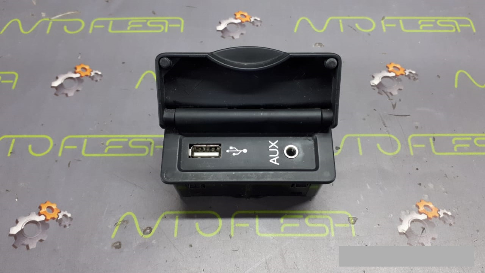 Б/у разъём подключения AUX, USB 280232969R для Renault