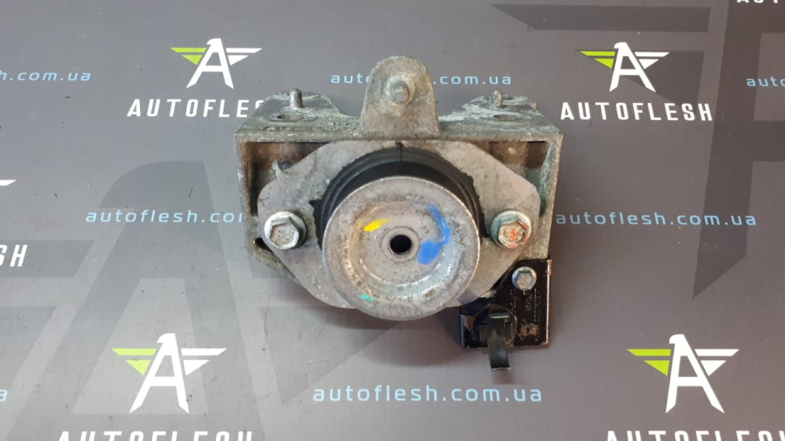Б/у кронштейн крепления КПП 8200219372 для Nissan Primastar/ Opel Vivaro/ Renault Trafic II Б/у кронштейн крепления КПП 8200219372 для Nissan Primastar/ Opel Vivaro/ Renault Trafic II