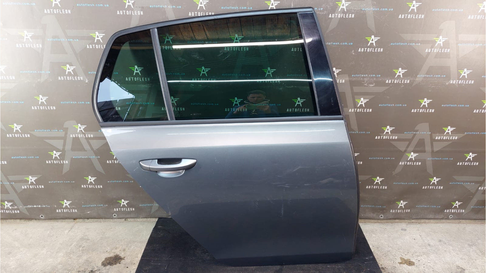 Б/у дверь задняя правая 5K6833056K для Volkswagen Golf VI