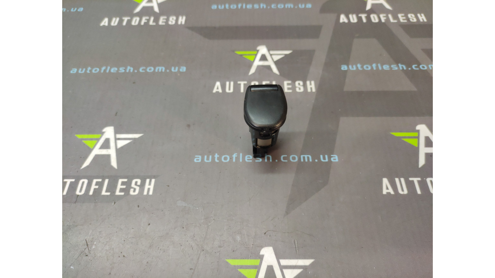 Б/у прикуриватель 253318224R для Renault Zoe Б/у прикуриватель 253318224R для Renault Zoe