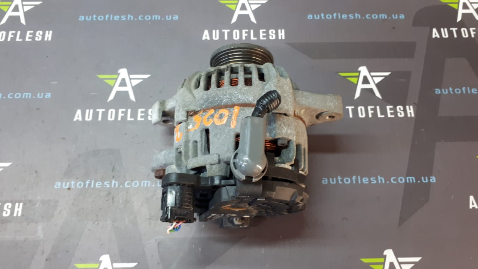 Б/у генератор 27060-0N011, 0124225055 для Toyota Auris/ Corolla/ Yaris Б/у генератор 27060-0N011, 0124225055 для Toyota Auris/ Corolla/ Yaris