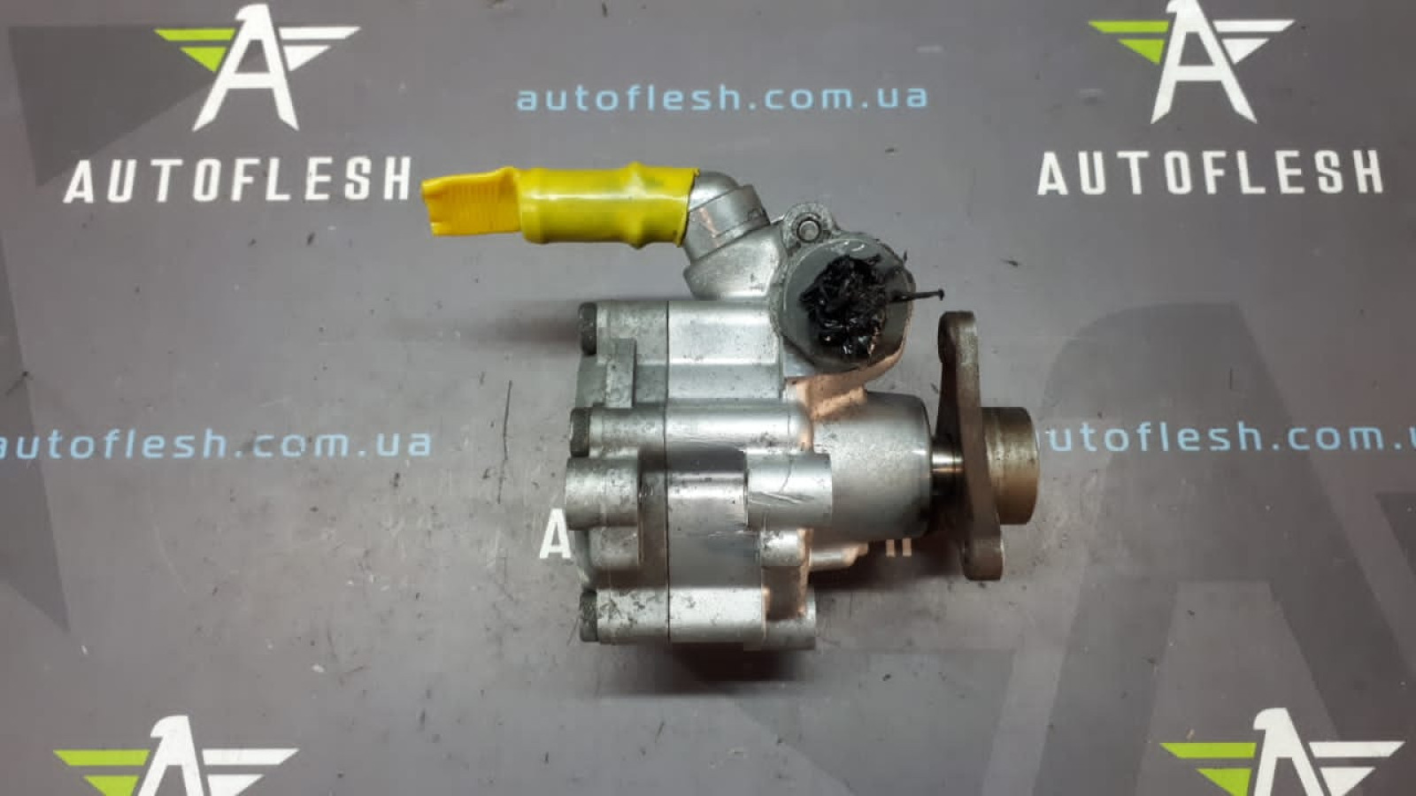 Б/у насос ГУР/ насос гидроусилителя руля 491103097R, 7613955608 для Nissan Interstar/ Renault