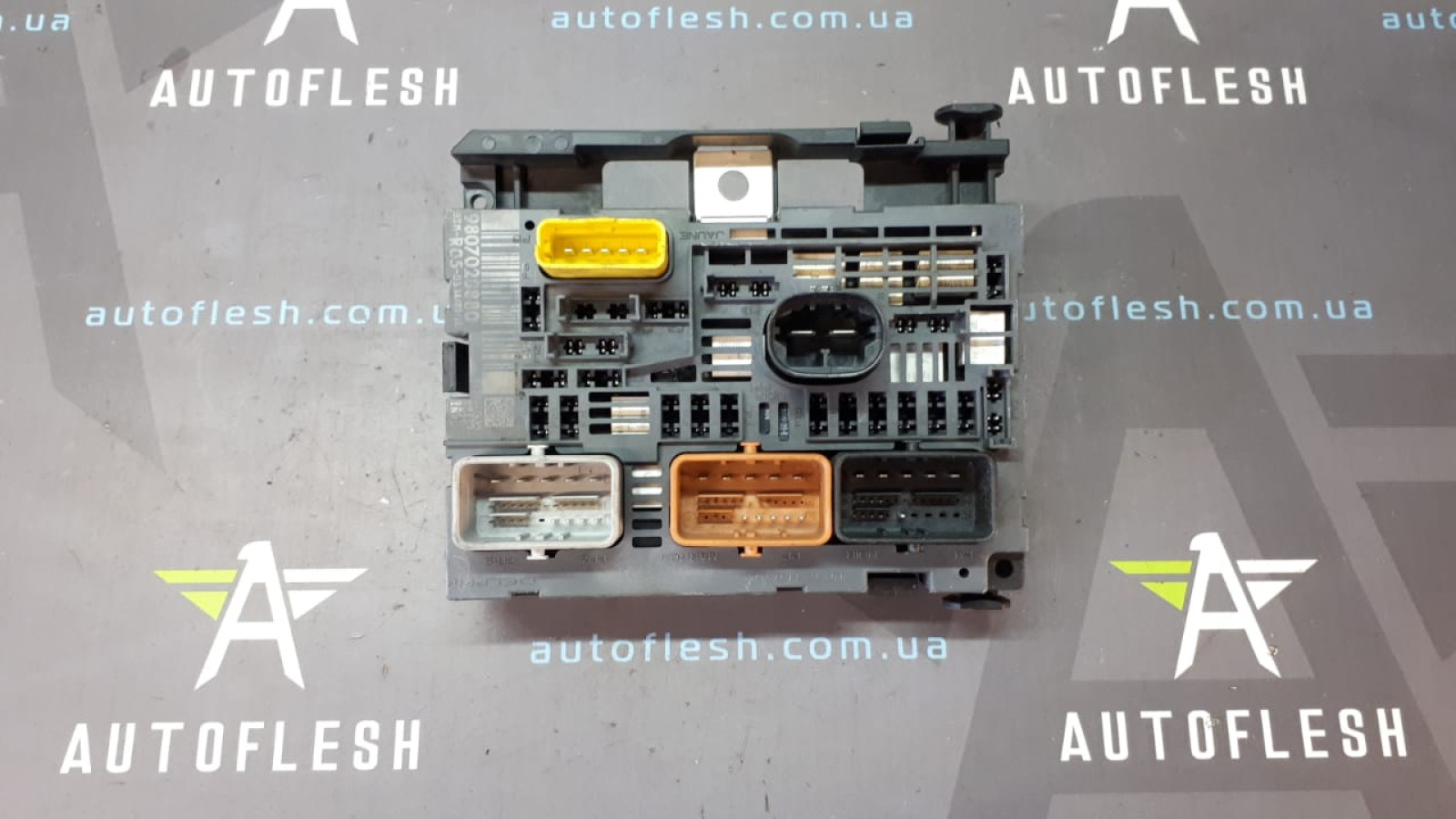 Б/у блок предохранителей 9807028880 для Citroen Berlingo/ Peugeot Partner