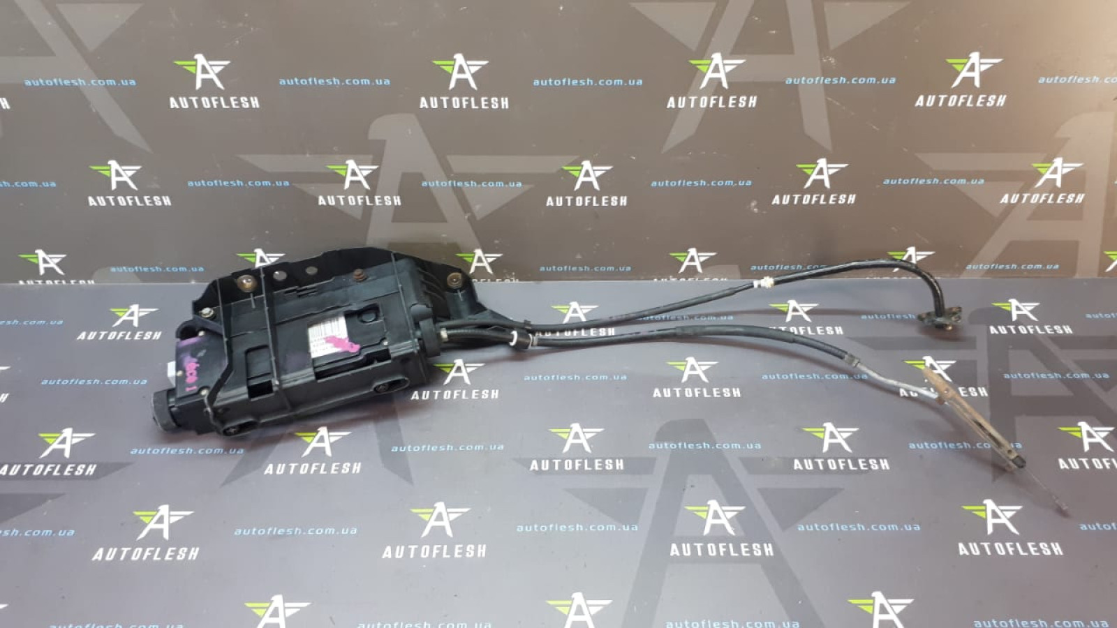 Б/у стояночный тормоз электро/ ручник/ блок ручника 8200522625 для Renault Grand Scenic II/ Scenic II Б/у стояночный тормоз электро/ ручник/ блок ручника 8200522625 для Renault Grand Scenic II/ Scenic II
