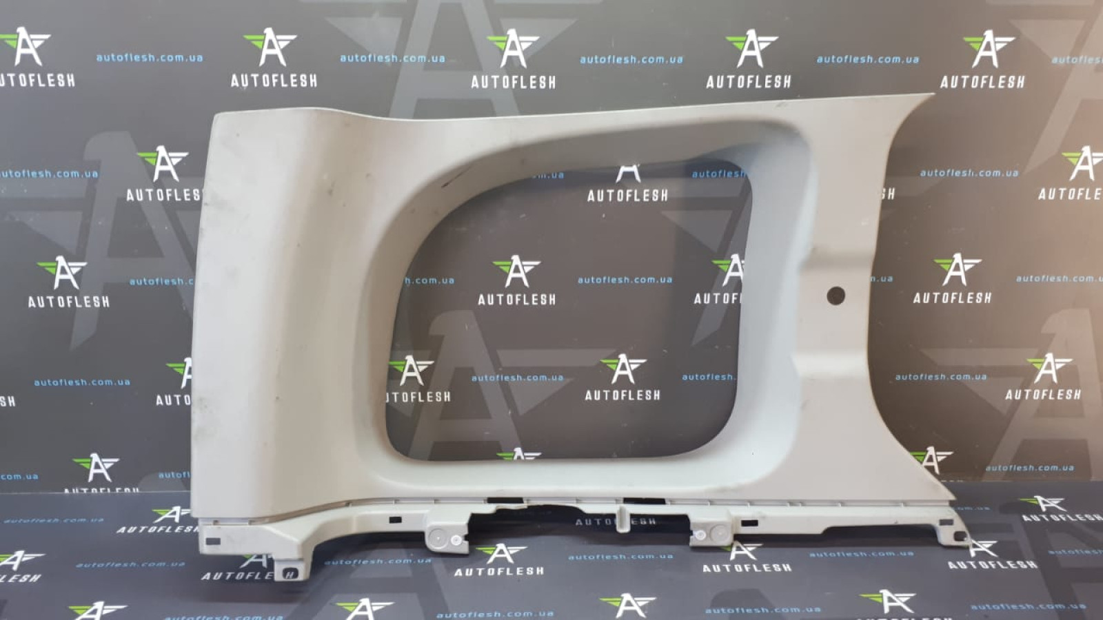Б/у обшивка багажника боковая левая 8200421075 для Renault Kangoo