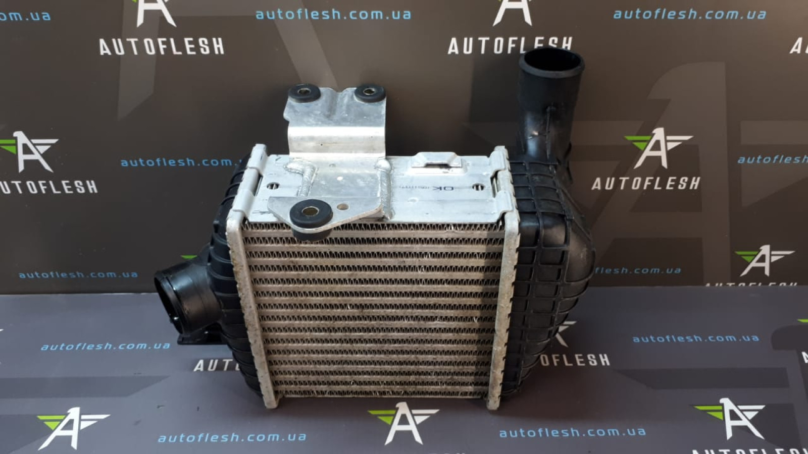 Б/у радиатор интеркулера 28270-2725X, 2.0 CRDi для Hyundai Tucson/ KIA Sportage