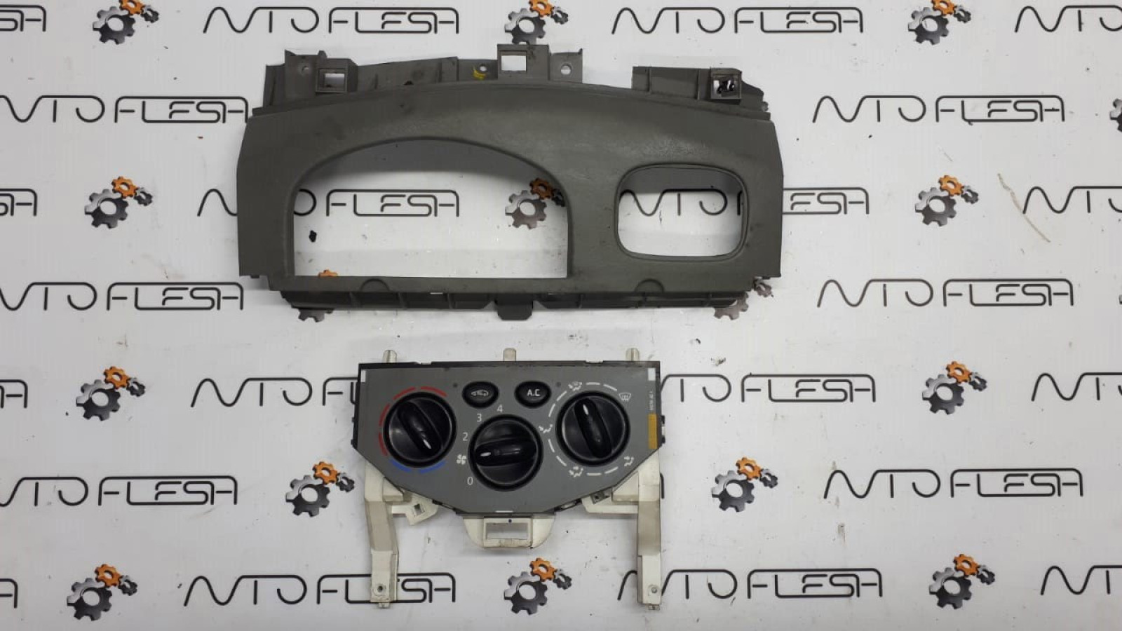 Б/у корпус регуляторов печки 8200004603 для Renault Trafic II Kasten/ Opel Vivaro Kasten Б/у корпус регуляторов печки 8200004603 для Renault Trafic II Kasten/ Opel Vivaro Kasten