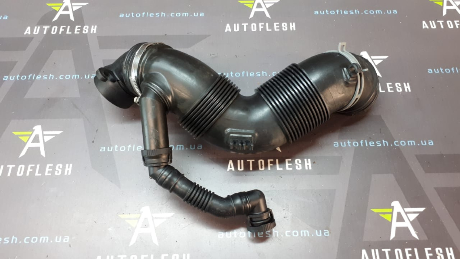Б/у патрубок воздушного фильтра 3C0129654M, VCD446232 для Audi/ Seat/ Skoda/ Volkswagen