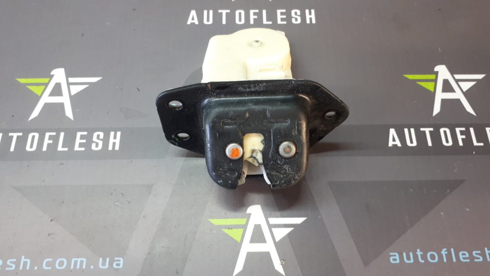 Б/у замок багажника 905923361R для Nissan/ Renault Koleos I