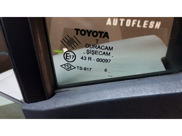 Б/у дверь передняя правая 67481-52010 для Toyota Yaris II Б/у дверь передняя правая 67481-52010 для Toyota Yaris II