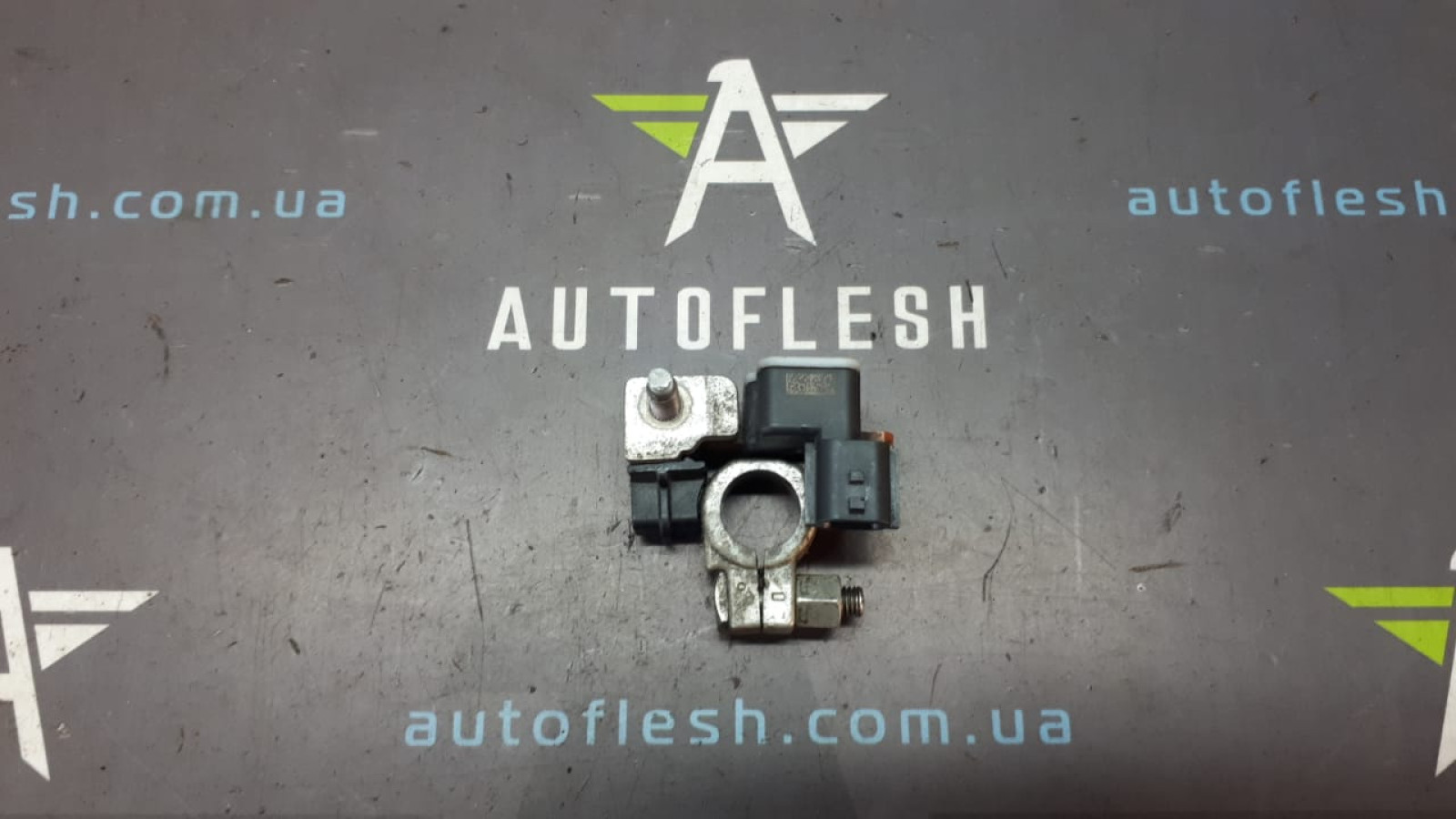 Б/у датчик аккумулятора/ клемма минусовая АКБ A4539054500 для Dacia/ Mercedes/ Renault