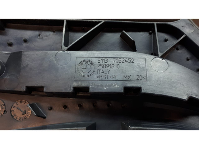 Б/у накладка крышки багажника/ отделка номерного знака 51137052452 для BMW X3 Б/у накладка крышки багажника/ отделка номерного знака 51137052452 для BMW X3