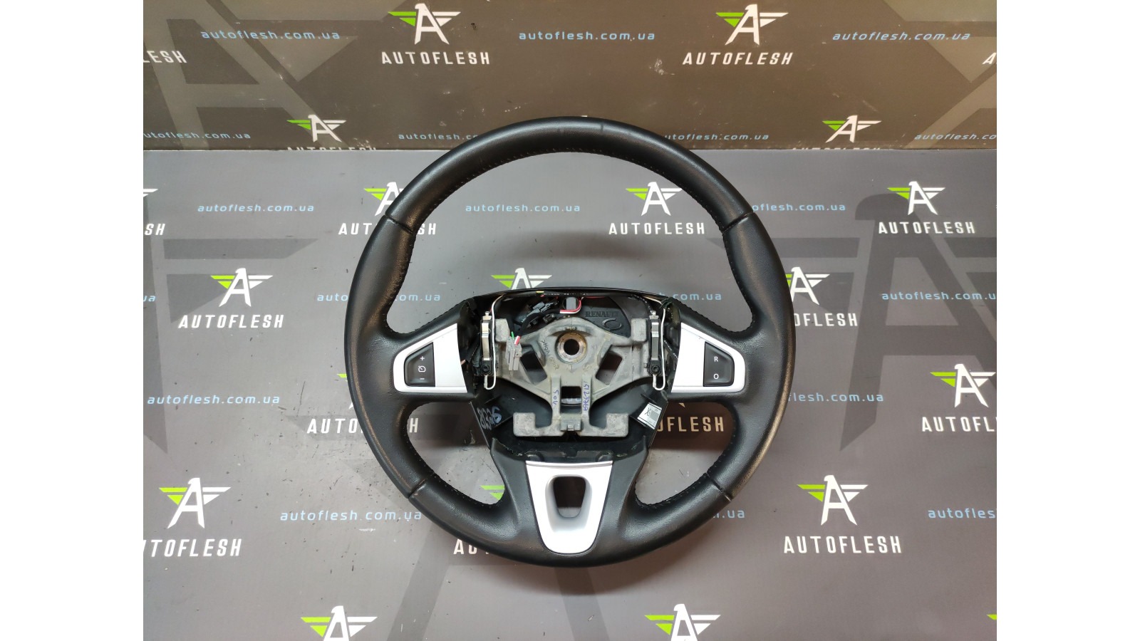 Б/у руль кожаный 484300020R для Renault Fluence Б/у руль кожаный 484300020R для Renault Fluence