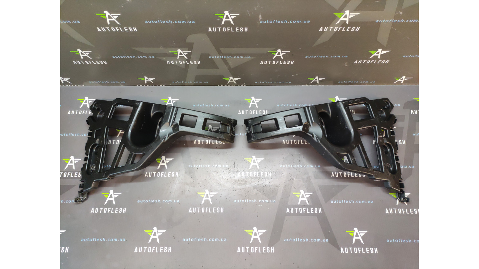 Б/в кронштейн заднього бампера 850471912R, 850469220R для Renault Fluence Z.E.