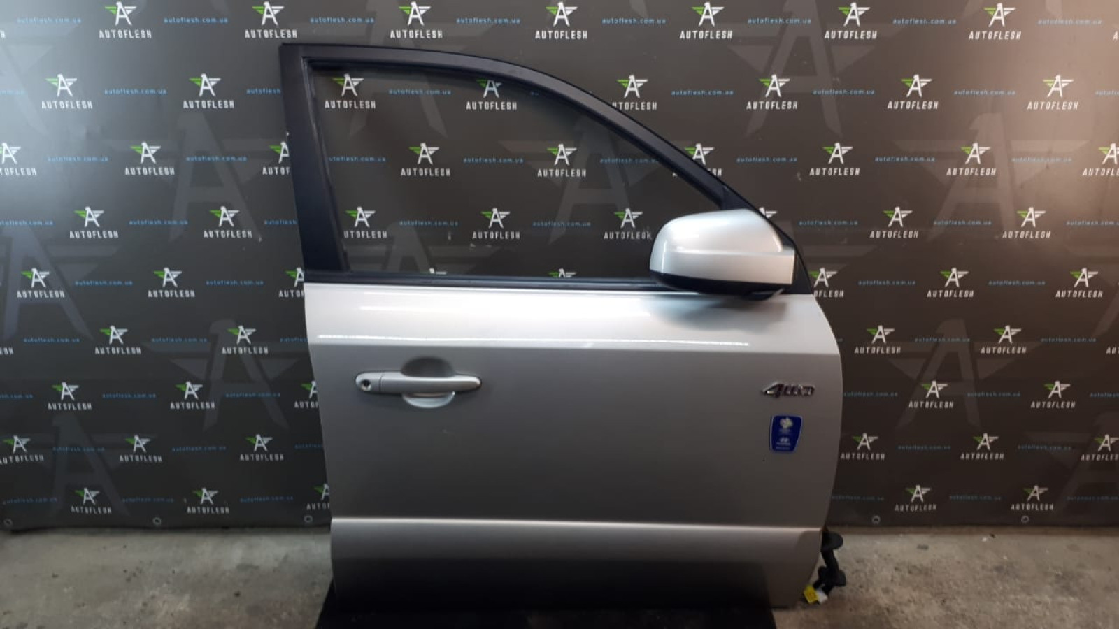 Б/у дверь передняя правая под накладку 760042E050 для Hyundai Tucson Б/у дверь передняя правая под накладку 760042E050 для Hyundai Tucson