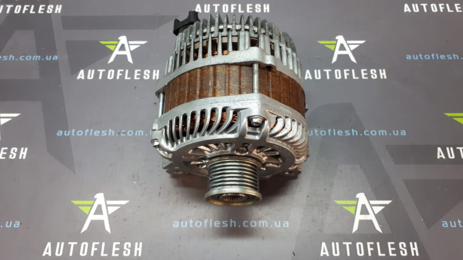 Б/у генератор 8200654785/ A004TJ0282, 12V/ 210A для Renault Б/у генератор 8200654785/ A004TJ0282, 12V/ 210A для Renault