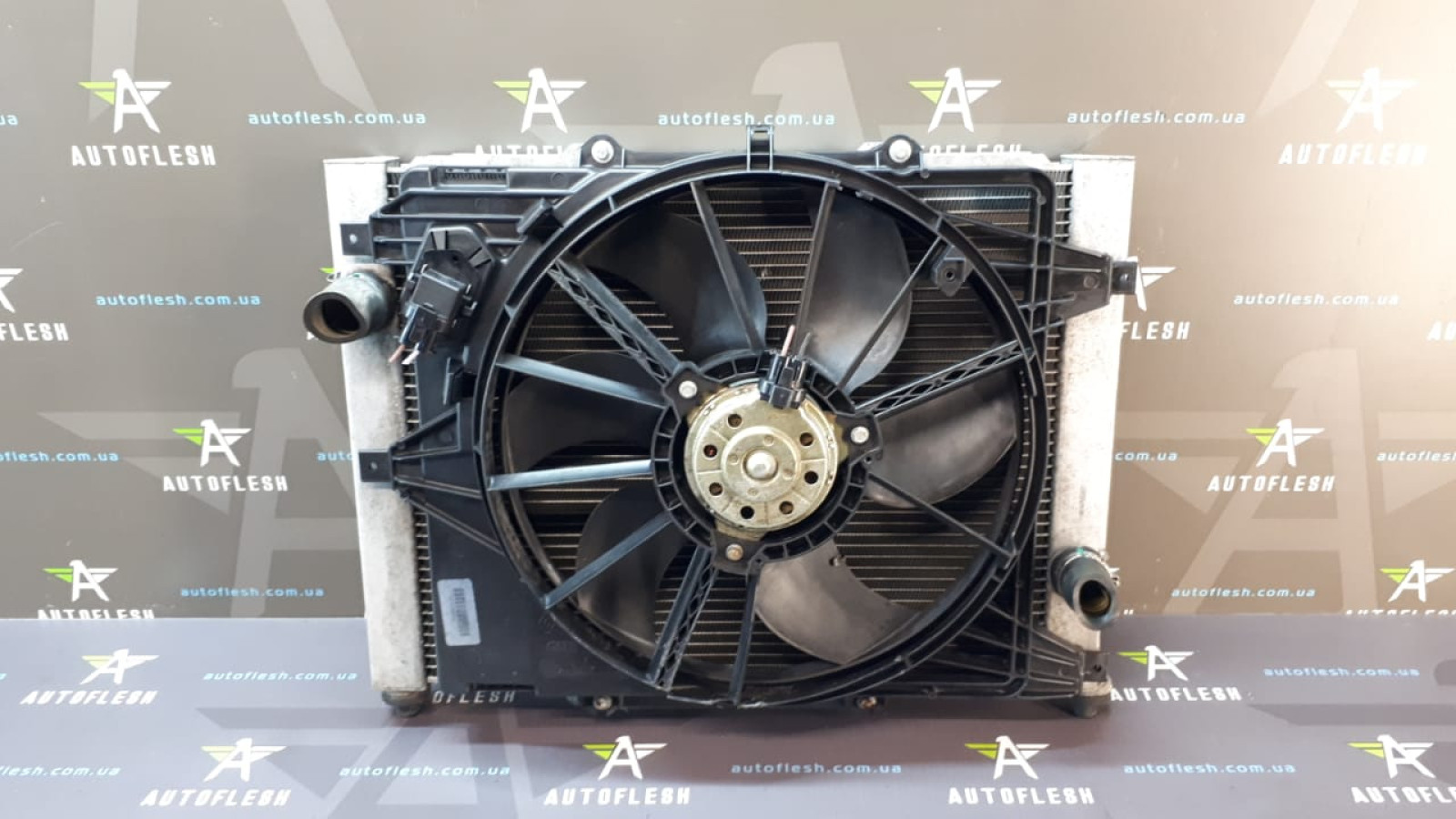 Б/у вентилятор радиатора в сборе 7700428659 для Renault Clio II/ Kangoo