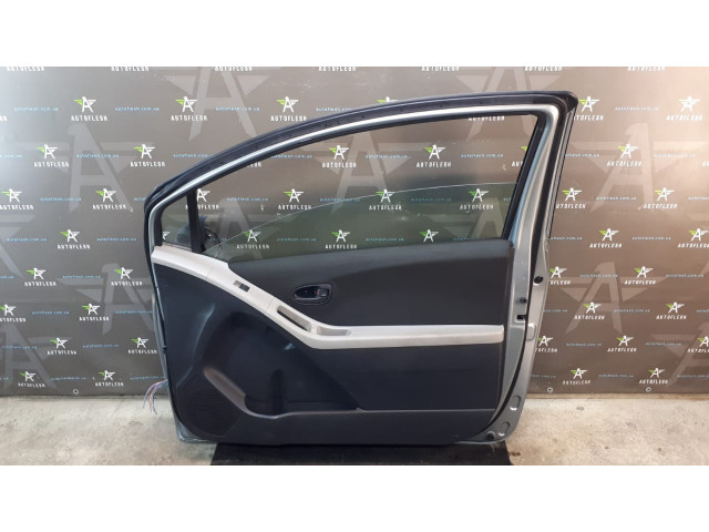 Б/у дверь передняя правая 67481-52010 для Toyota Yaris II Б/у дверь передняя правая 67481-52010 для Toyota Yaris II