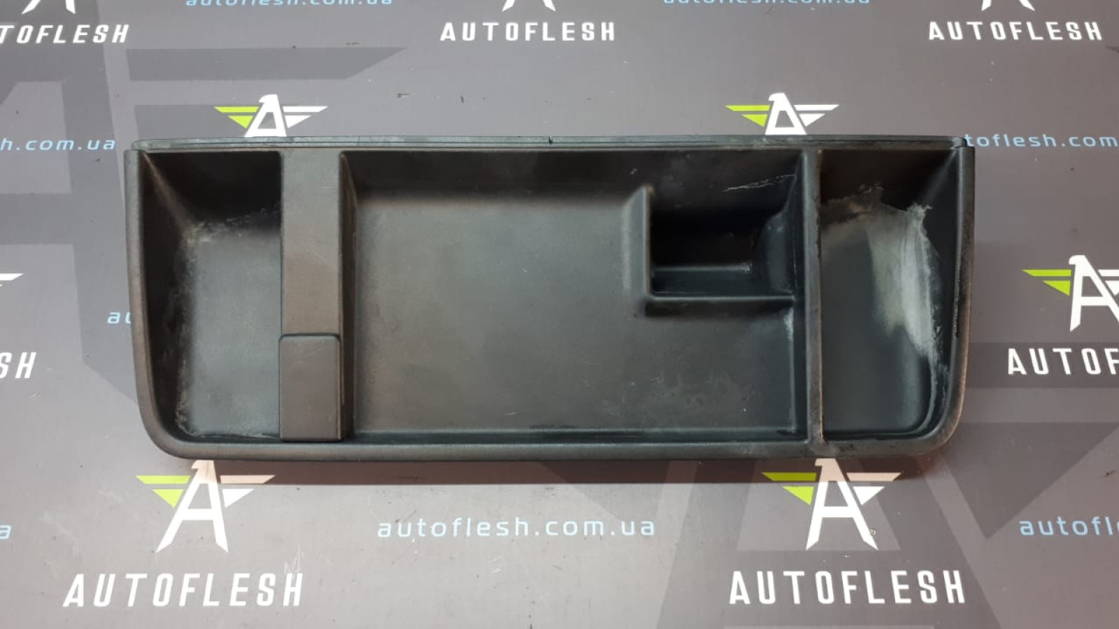 Б/у полка торпеды/ накладка центральной консоли 7H0857922 для Volkswagen Transporter T5