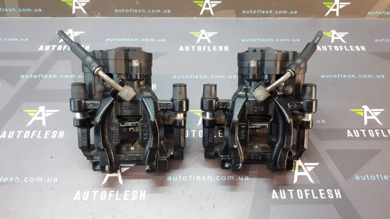 Б/у суппорт задний в сборе электрический 8V0615423E, 8V0615424E для Audi/ Seat/ Skoda/ Volkswagen