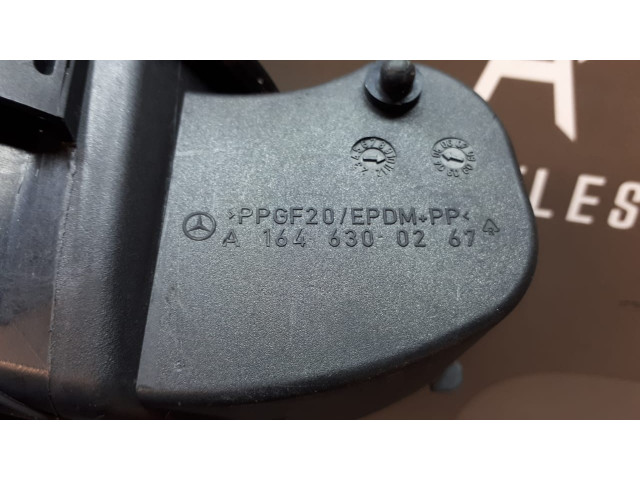 Б/у лючок бензобака в сборе/ крышка бака A1646300267, A1644700030 для Mercedes ML-Class Б/у лючок бензобака в сборе/ крышка бака A1646300267, A1644700030 для Mercedes ML-Class