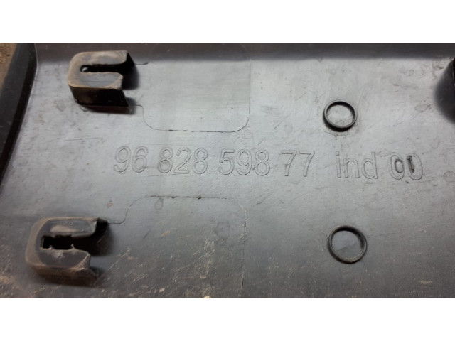 Б/у накладка/ молдинг правой боковой двери 9682859877 для Citroen Berlingo/ Peugeot Partner Б/у накладка/ молдинг правой боковой двери 9682859877 для Citroen Berlingo/ Peugeot Partner