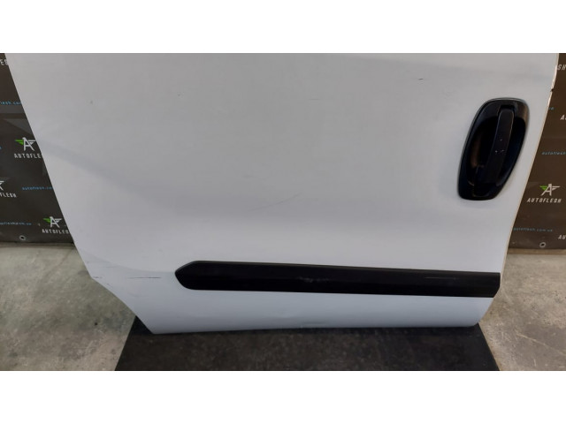 Б/у дверь боковая правая глухая 51814434 для Fiat Doblo/ Opel Combo Б/у дверь боковая правая глухая 51814434 для Fiat Doblo/ Opel Combo