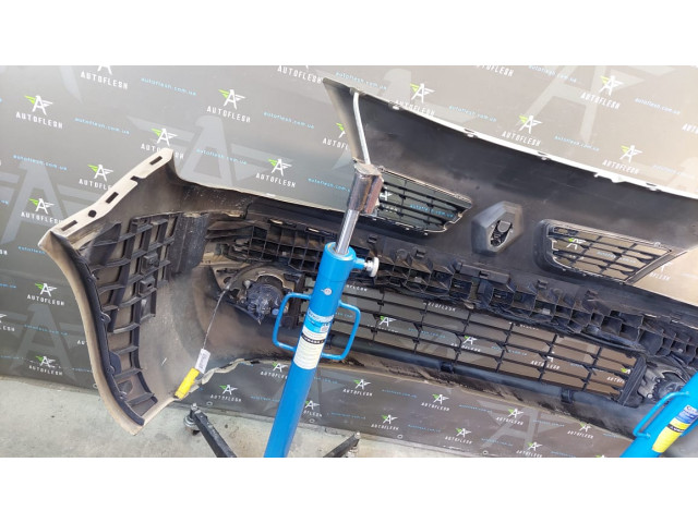 Б/у бампер передний в сборе 8200592325 для Renault Scenic II Б/у бампер передний в сборе 8200592325 для Renault Scenic II