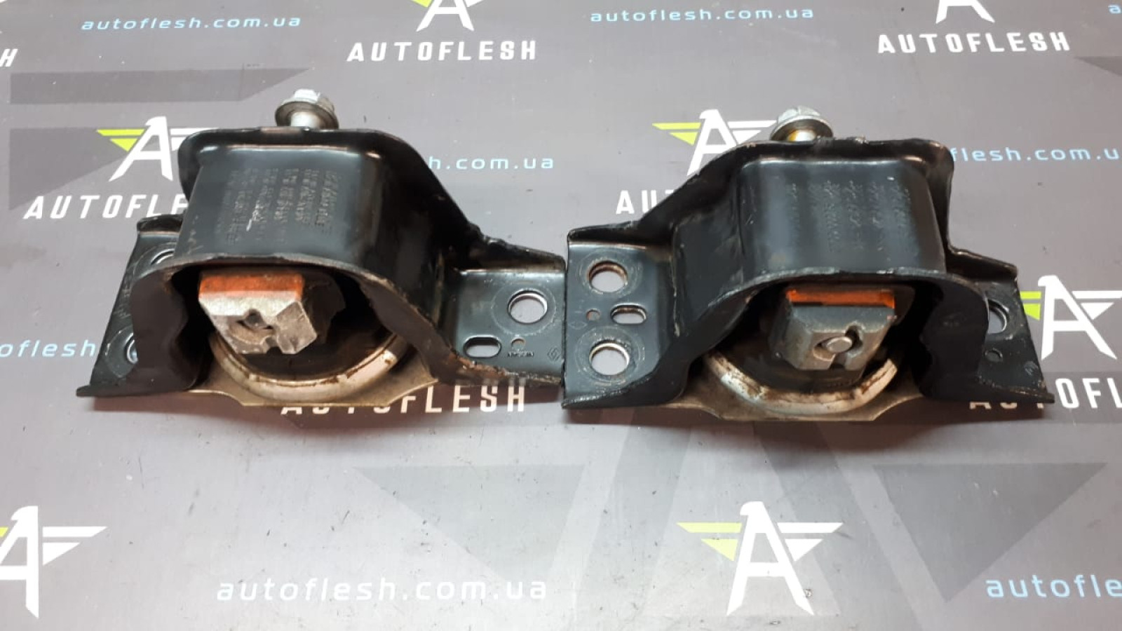 Б/у подушка двигателя/ опора двигателя 8200140431, 11210AY600 для Renault Clio III/ Modus