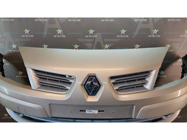 Б/у бампер передний в сборе 8200592325 для Renault Scenic II Б/у бампер передний в сборе 8200592325 для Renault Scenic II
