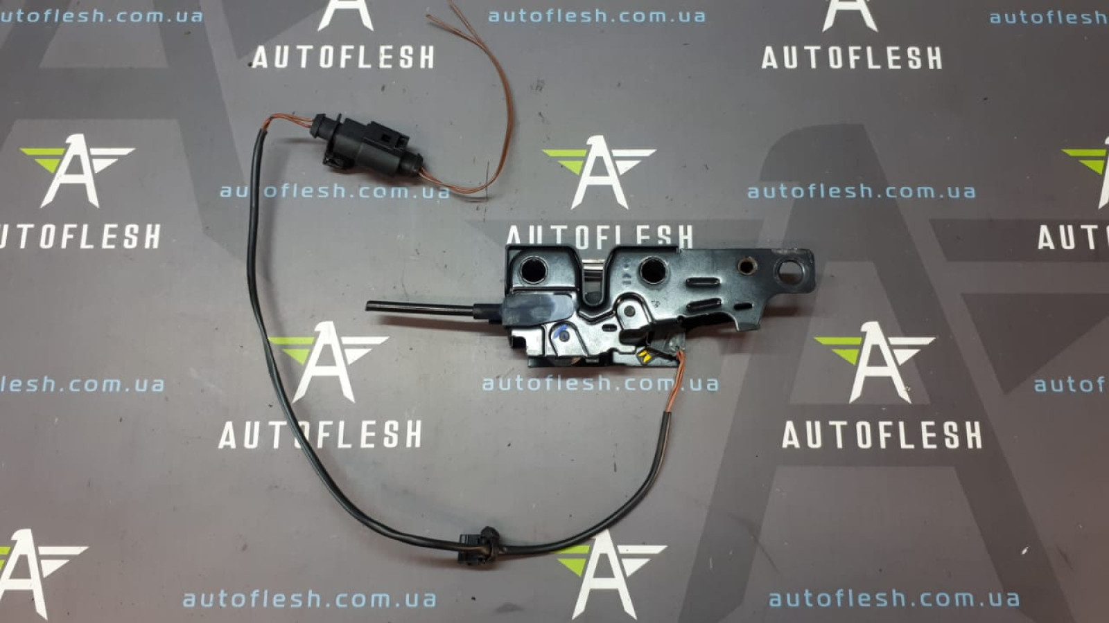 Б/у замок капота с датчиком 8P0823509D для Audi A3