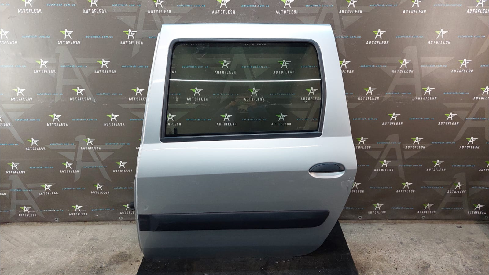 Б/у дверь задняя левая 821015688R, 6001548833 для Dacia Logan MCV