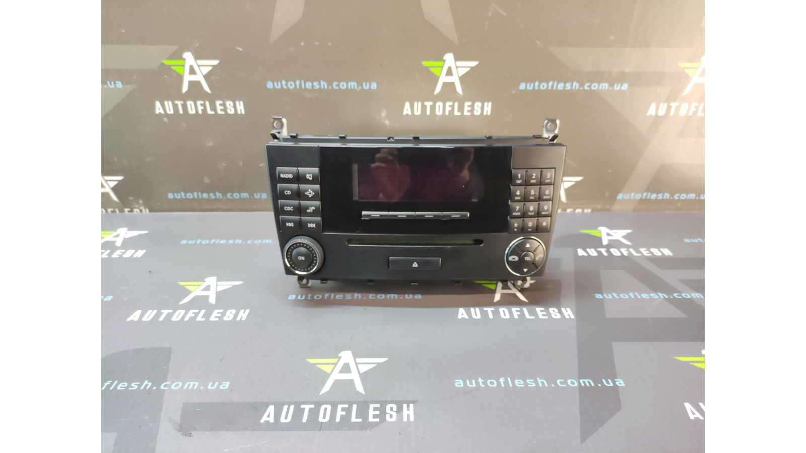 Б/в автомагнітола (Radio/ CD) A2038700589 для Mercedes C-Class Б/в автомагнітола (Radio/ CD) A2038700589 для Mercedes C-Class