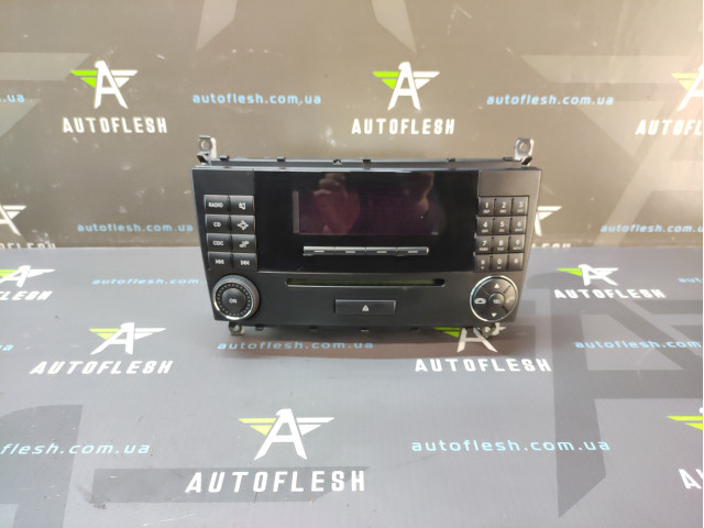 Б/в автомагнітола (Radio/ CD) A2038700589 для Mercedes C-Class