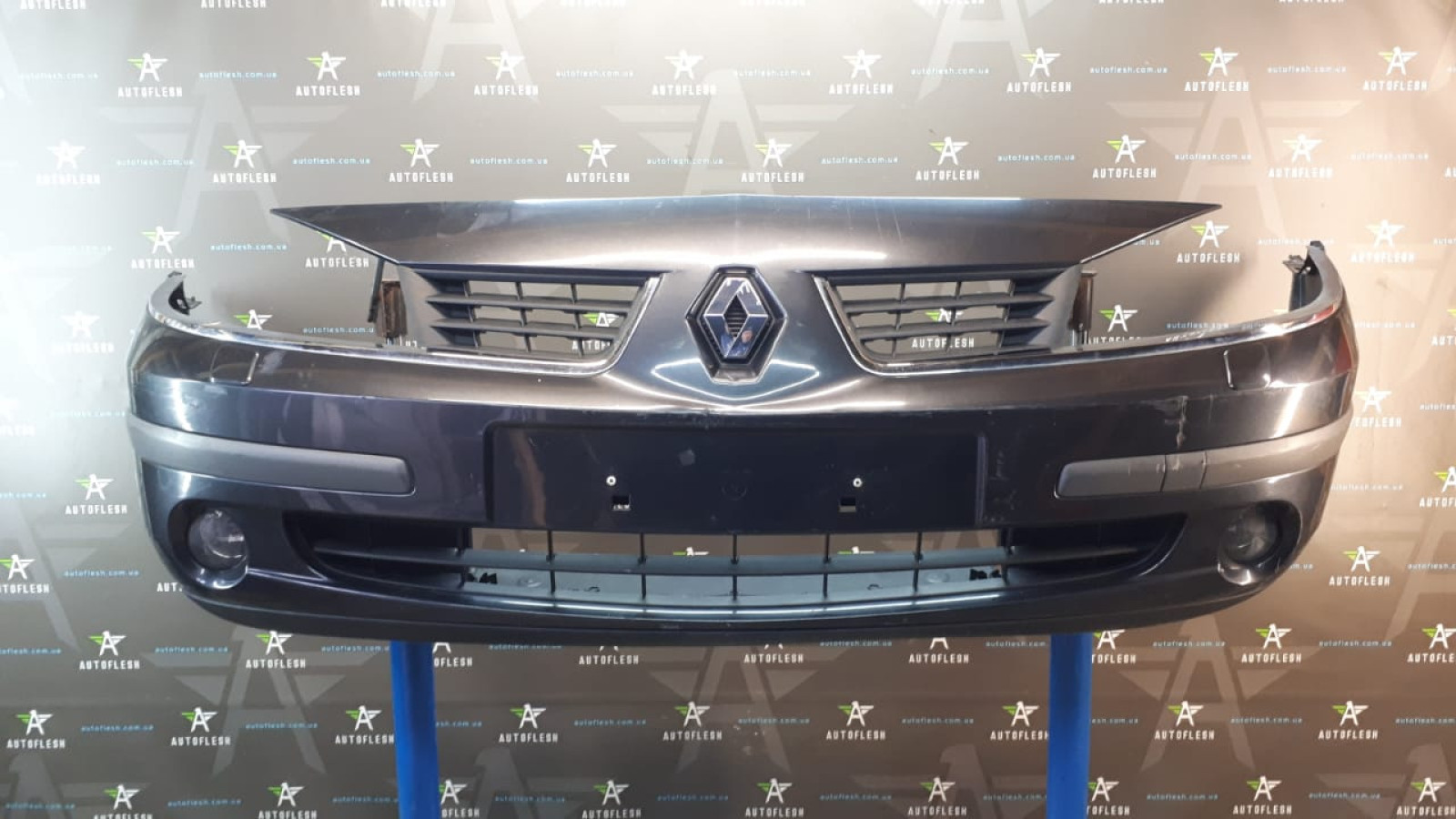Б/у бампер передний в сборе для Renault Laguna II