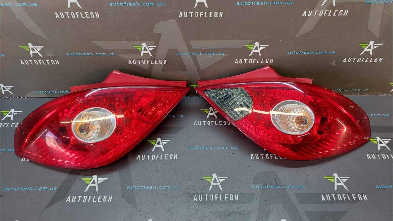 Б/у фонарь задний 13186350, 13186351 для Opel Corsa D