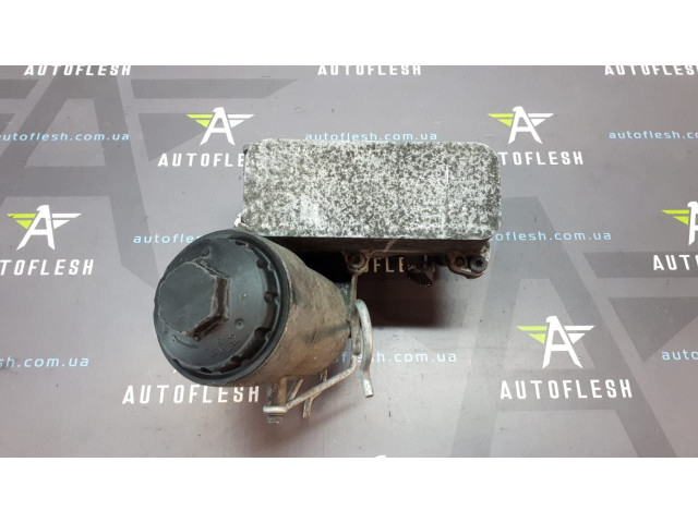 Б/у корпус масляного фильтра 070115389B для Volkswagen Touareg/ Transporter T5 Б/у корпус масляного фильтра 070115389B для Volkswagen Touareg/ Transporter T5