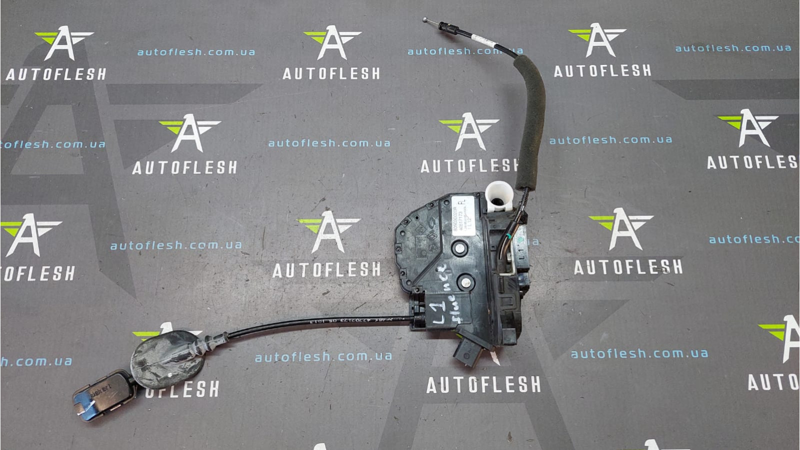 Б/у замок передней левой двери 805030020R, 4pin для Renault Fluence