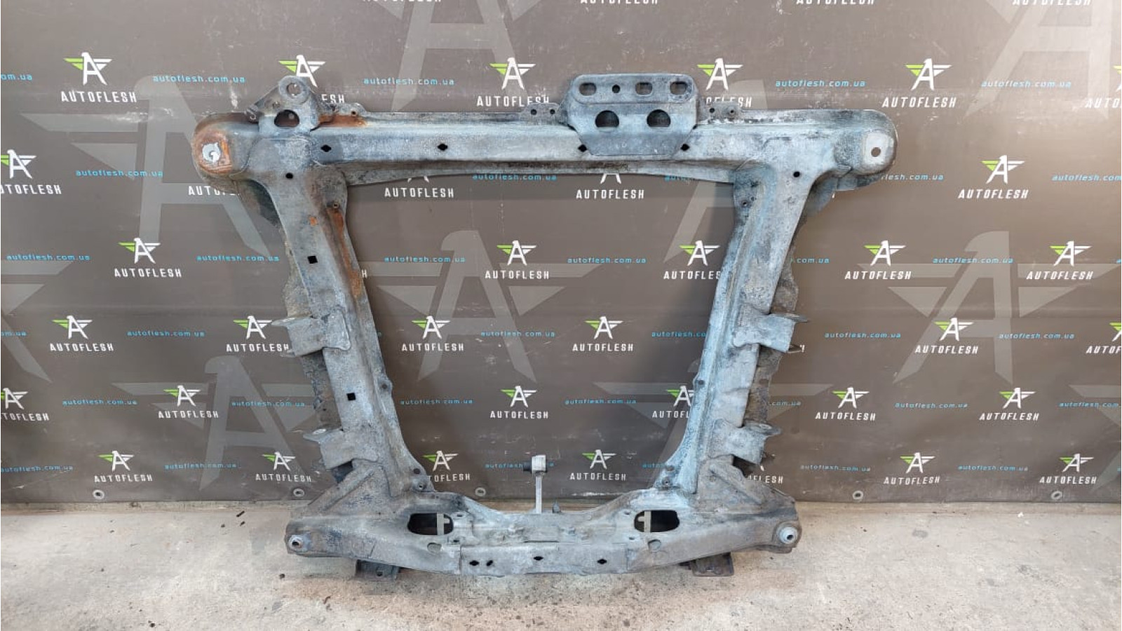Б/у подрамник двигателя 7700435275, 7702233933 для Renault Clio II/ Kangoo/ Symbol