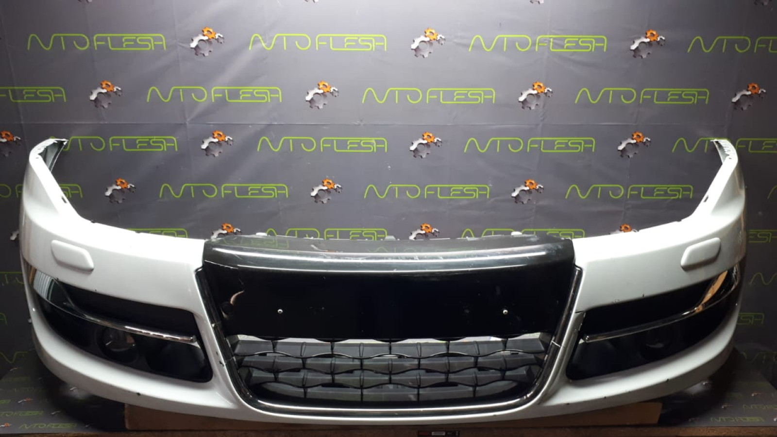 Б/у бампер передний 620102560R для Renault Laguna III Grandtour, 2012