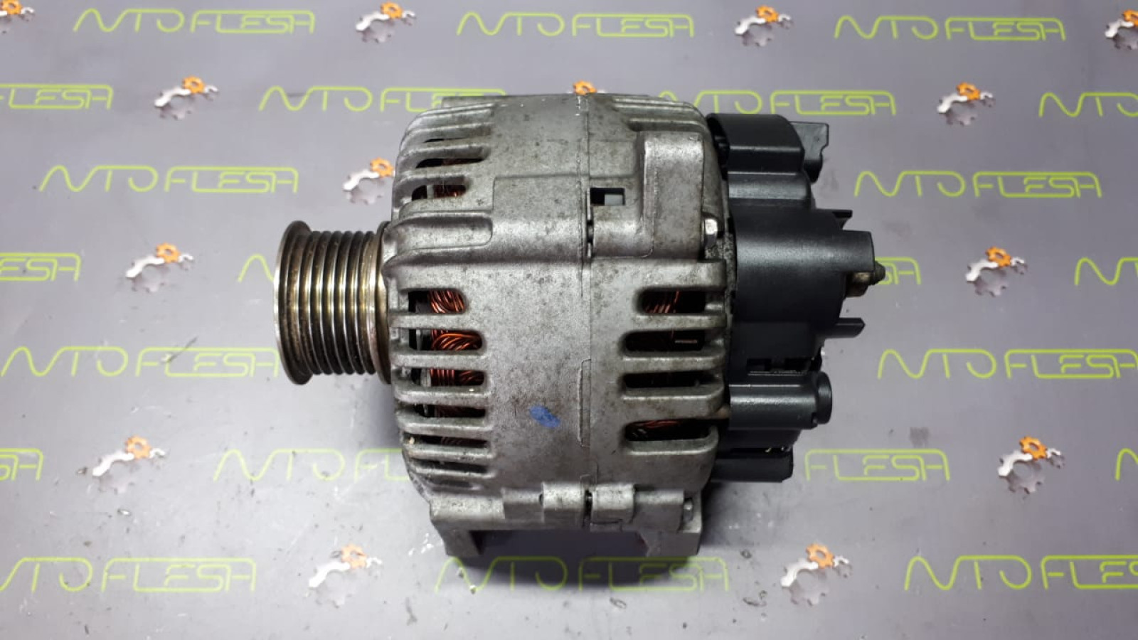 Б/у генератор 8200667608/ 2543562A для Dacia/ Nissan/ Renault