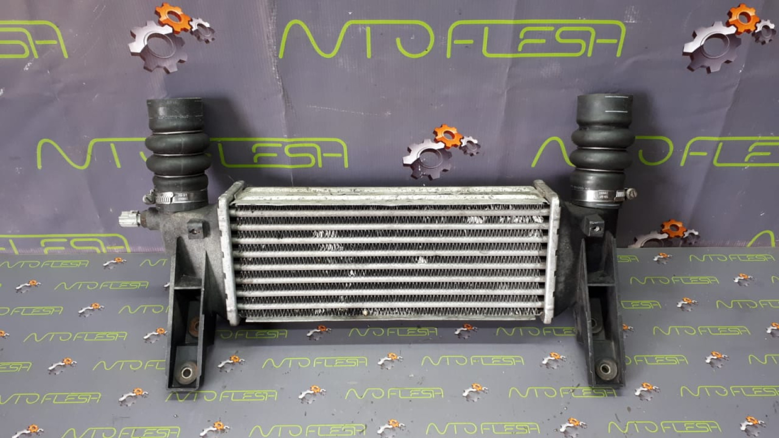 Б/у радиатор интеркуллера 2T1Q9L440AB для Ford Fiesta/ Focus/ Tourneo Connect/ Transit Connect