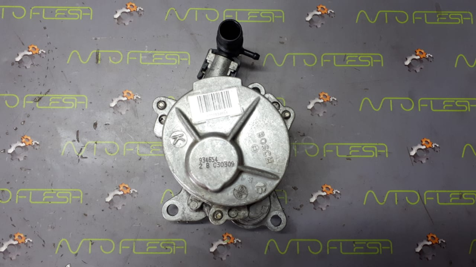 Б/у вакуумный насос 8200934654, Bosch, 2.0 dCi для Nissan Primastar/ Opel Vivaro/ Renault Trafic II Б/у вакуумный насос 8200934654, Bosch, 2.0 dCi для Nissan Primastar/ Opel Vivaro/ Renault Trafic II