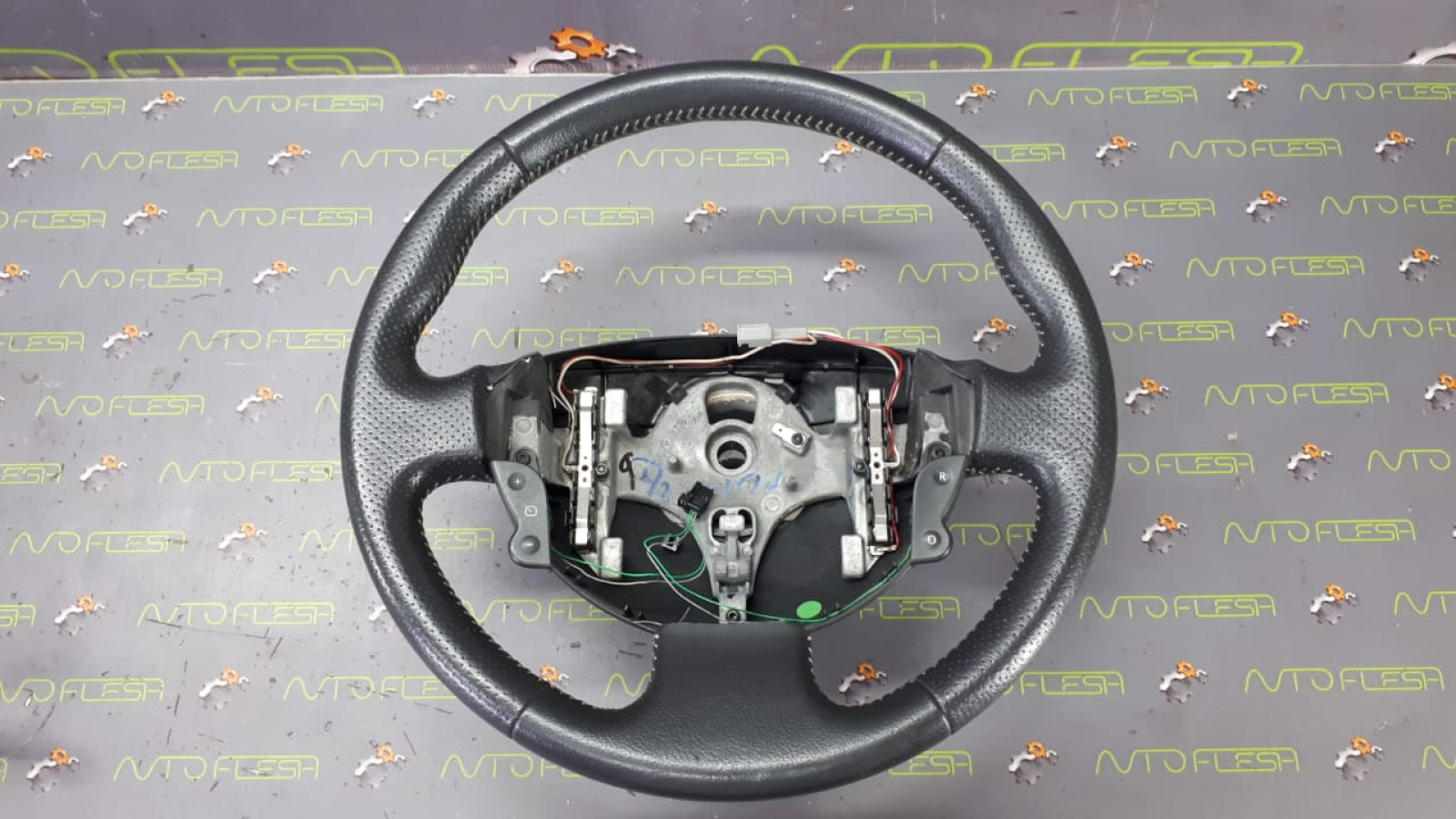 Б/у руль для Renault Kangoo II/ Megane II/ Scenic II Б/у руль для Renault Kangoo II/ Megane II/ Scenic II