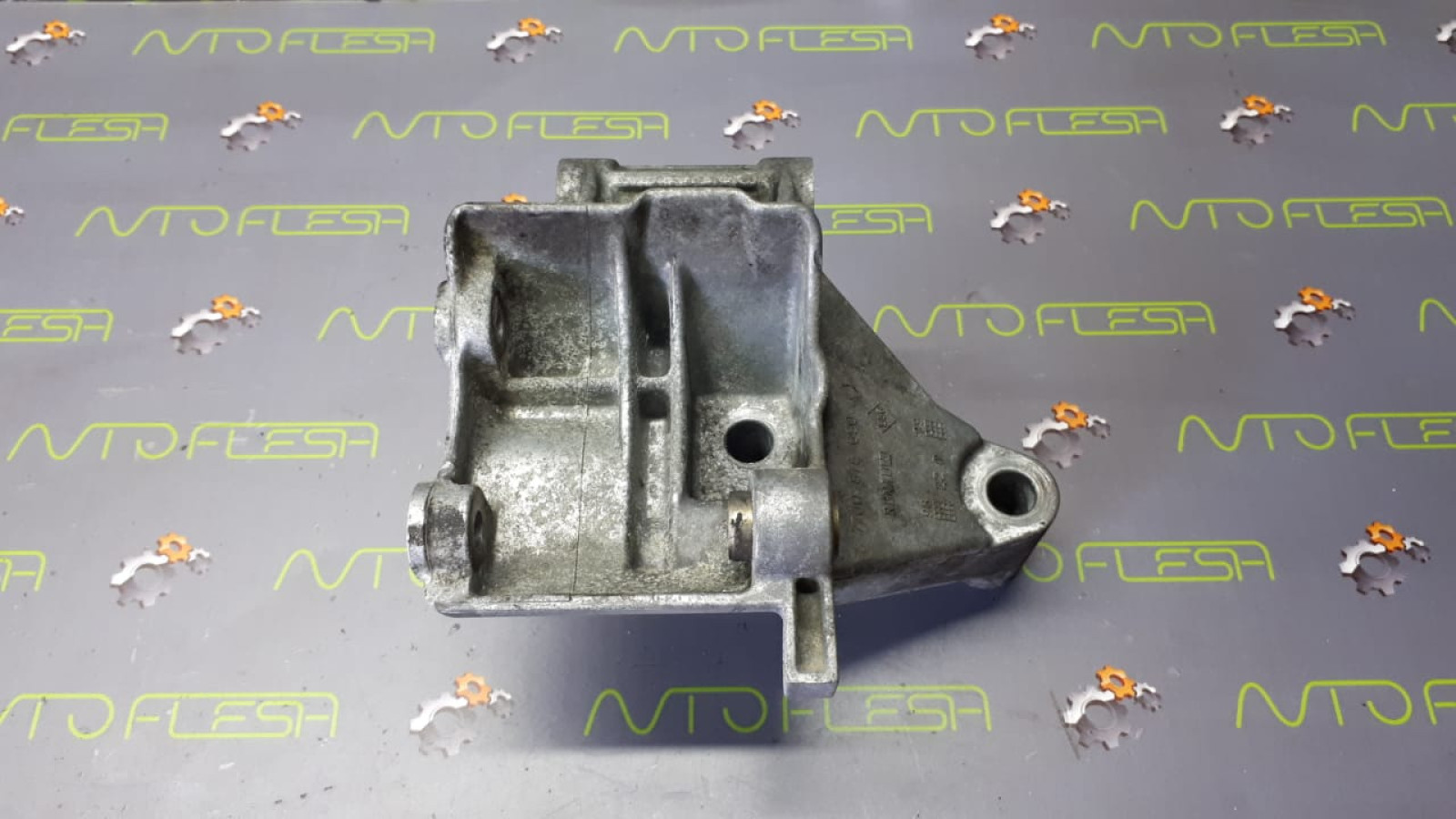 Б/у кронштейн насоса ГУР 7700875690 1.9 для Renault Clio II/ Kangoo/ Megane I/ Scenic I/ Trafic I