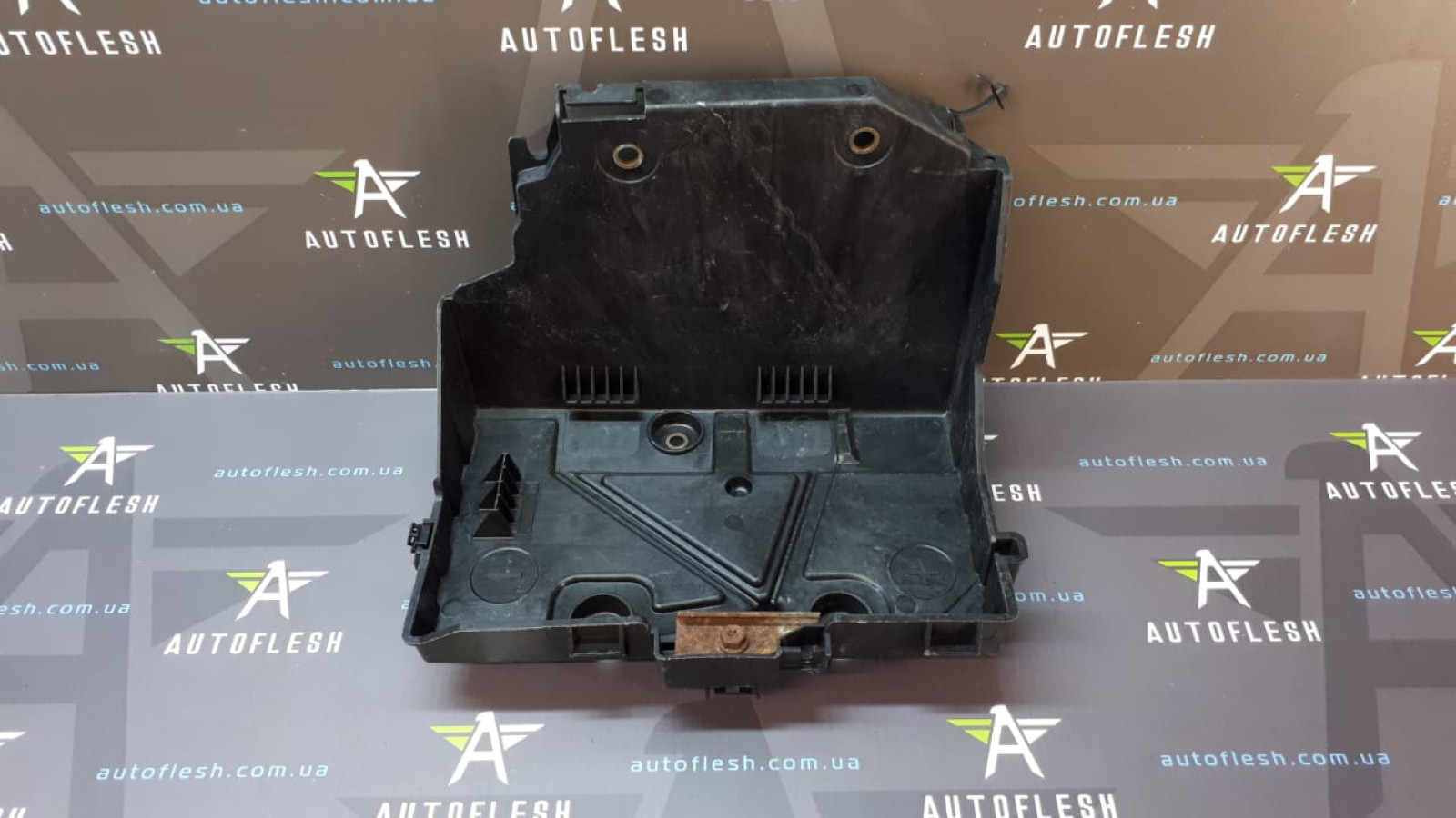 Б/у подставка аккумулятора 8200870492 для Renault Kangoo II