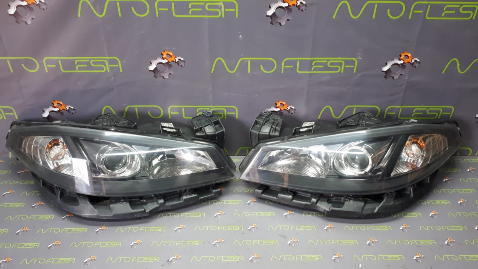Б/у фары передние xenon 8200354740/ 8200354743 для Renault Laguna II