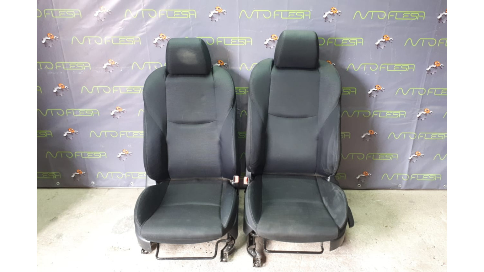 Б/у сиденья передние для Mazda 3, 2009 Б/у сиденья передние для Mazda 3, 2009